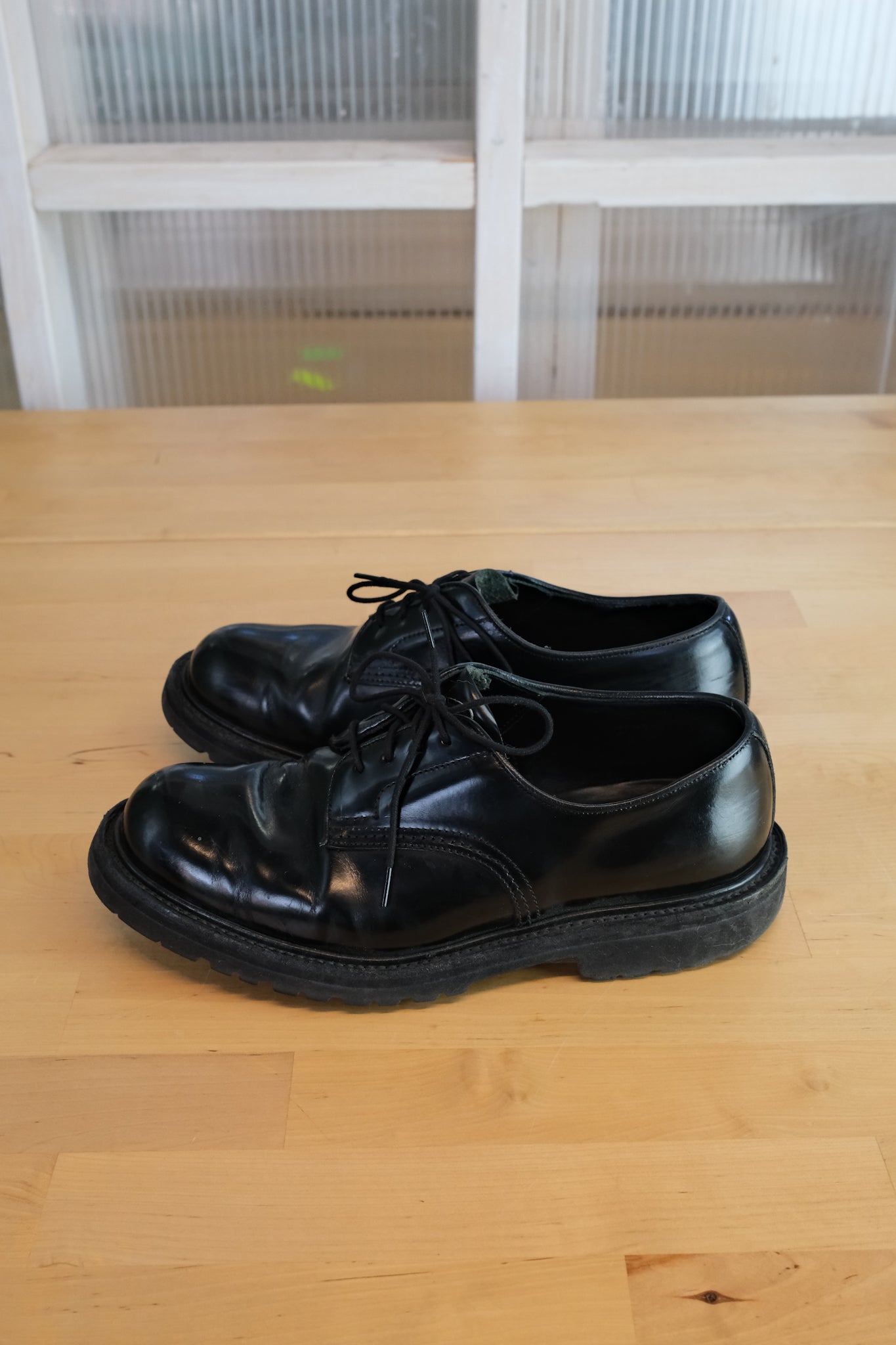 Evan Kinori - Tramping Shoe - Bookbinder Leather